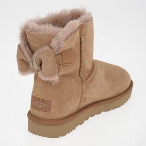 UGG women's size 7 NAVEAH boots in pink with back bows.